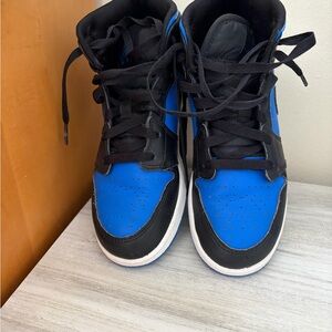 Kids Jordan Retro. High-Top Sneakers - Black and Blue